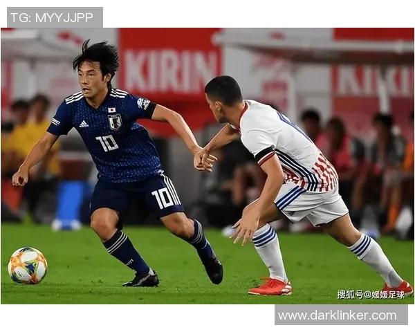 冈山绿雉与熊本深红的激烈对决展现足球魅力与团队精神 冈山绿雉与熊本深红的激烈对决展现足球魅力与团队精神