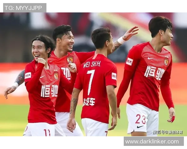 深圳与广州恒大精彩对决视频回顾球迷热议赛场瞬间与战术分析 深圳与广州恒大精彩对决视频回顾球迷热议赛场瞬间与战术分析