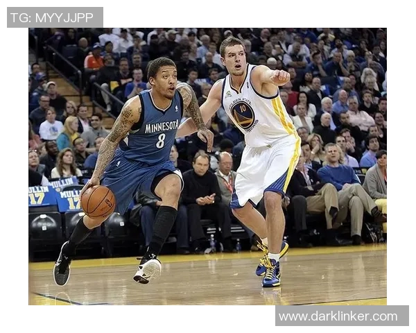 詹姆斯与比斯利的对决：篮球场上的激情碰撞与精彩瞬间