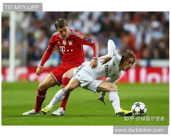 克罗斯在足球场上的传奇之路与他背后的不懈努力与坚持